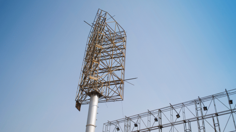 consturction of hoarding boards by eb sign services